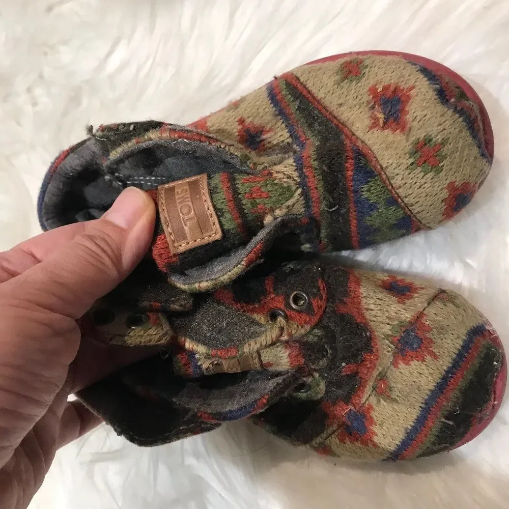 Toms aztec pattern knit shoes T8 - free with bundle